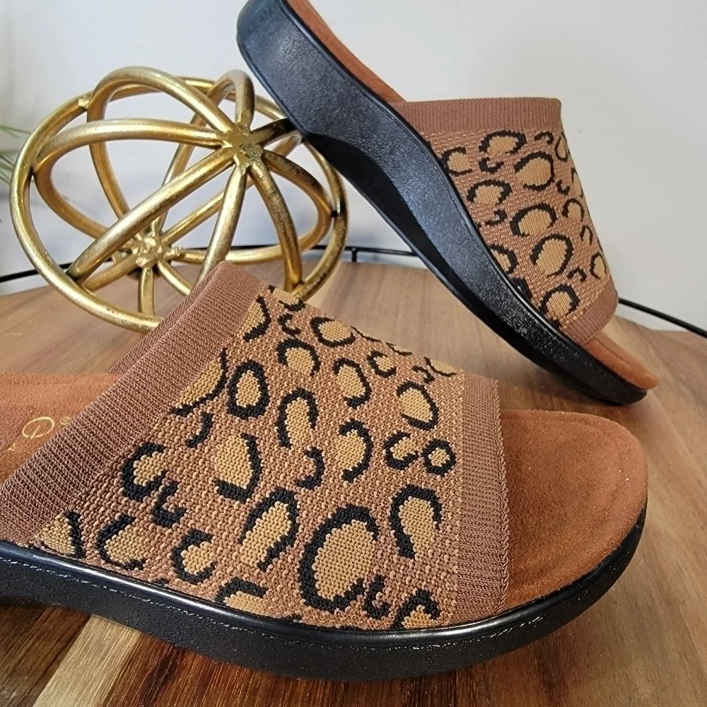 Traq by Alegria Leopard Knit Slide Sandals Comfy Size 36